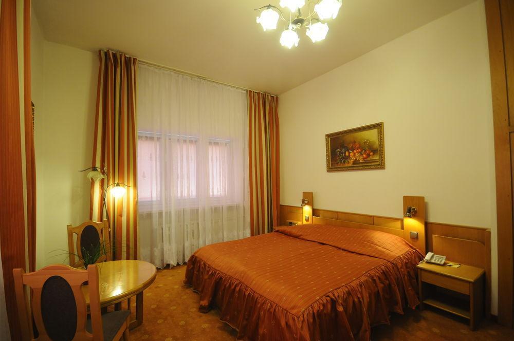 Hotel Karat Warschau Zimmer foto